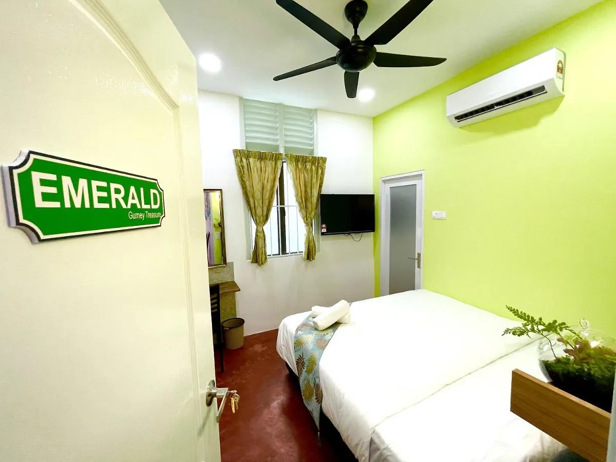 Gurney Treasure - The Vintage Villa By Little Cabin George Town